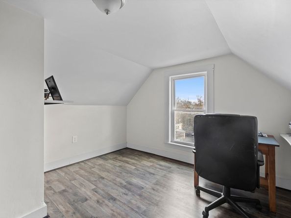 33 Chestnut St, Milford MA 01757