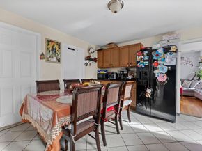 33 Chestnut St, Milford MA 01757