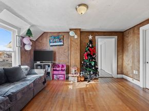 33 Chestnut St, Milford MA 01757