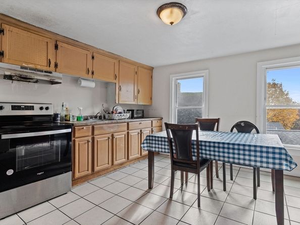 33 Chestnut St, Milford MA 01757