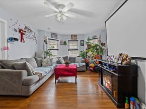 33 Chestnut St, Milford MA 01757