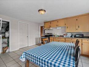 33 Chestnut St, Milford MA 01757