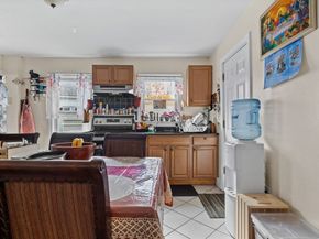 33 Chestnut St, Milford MA 01757