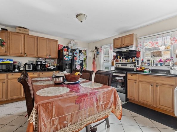 33 Chestnut St, Milford MA 01757