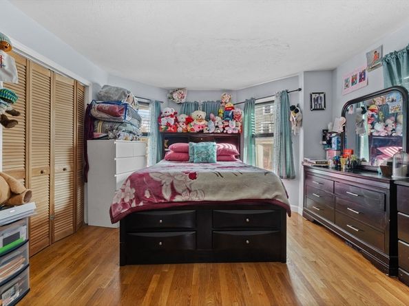 33 Chestnut St, Milford MA 01757