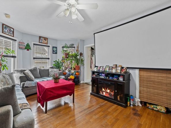 33 Chestnut St, Milford MA 01757