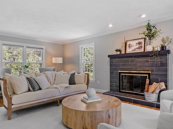 21 Valleyfield St, Lexington MA 02421