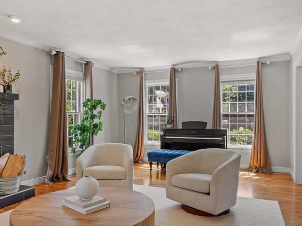 21 Valleyfield St, Lexington MA 02421