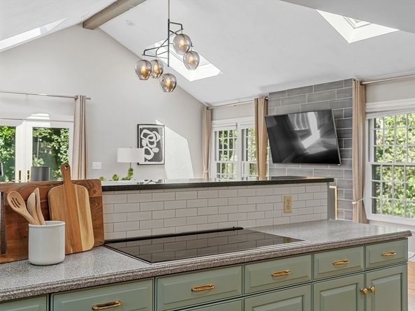 21 Valleyfield St, Lexington MA 02421