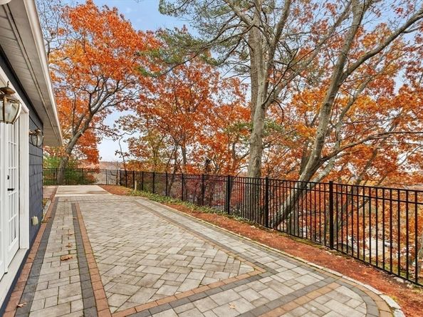 2 Mcintyre Road, Saugus MA 01906