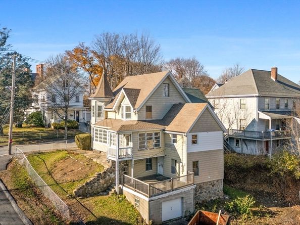 16 Pleasant St, Wakefield MA 01880