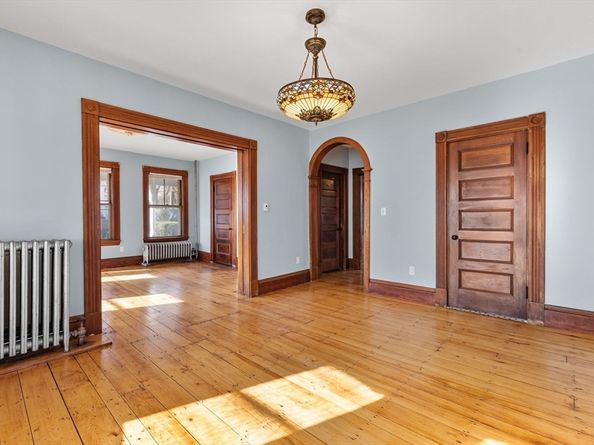 16 Pleasant St, Wakefield MA 01880