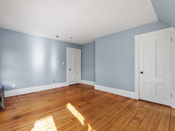 16 Pleasant St, Wakefield MA 01880