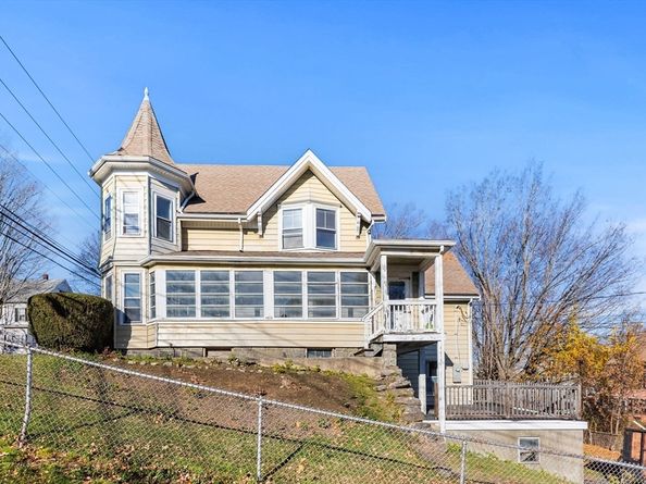 16 Pleasant St, Wakefield MA 01880