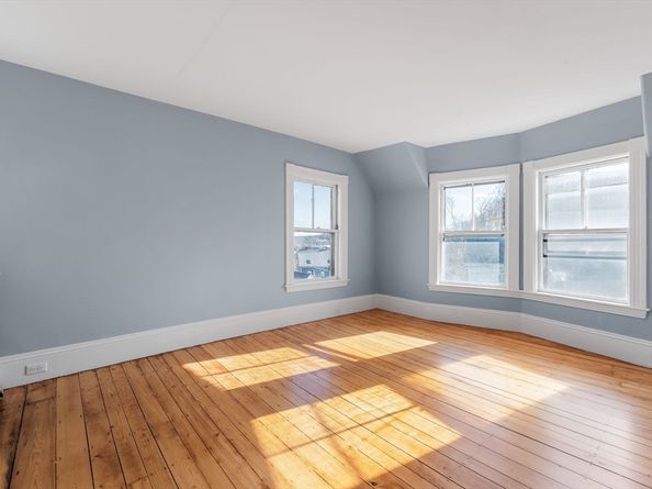 16 Pleasant St, Wakefield MA 01880