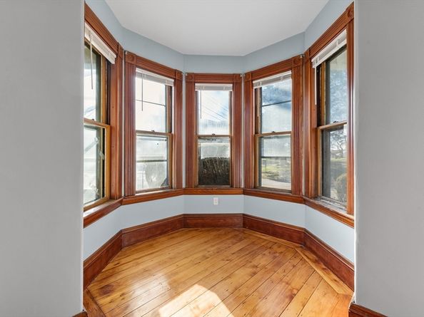 16 Pleasant St, Wakefield MA 01880