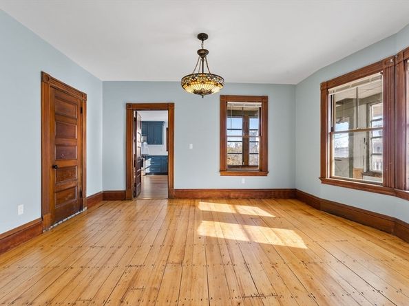 16 Pleasant St, Wakefield MA 01880