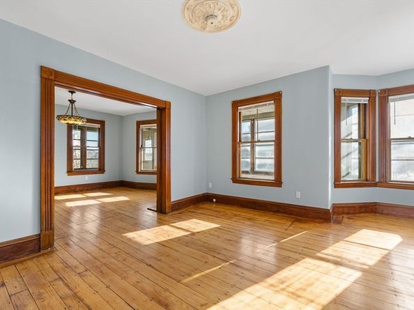 16 Pleasant St, Wakefield MA 01880