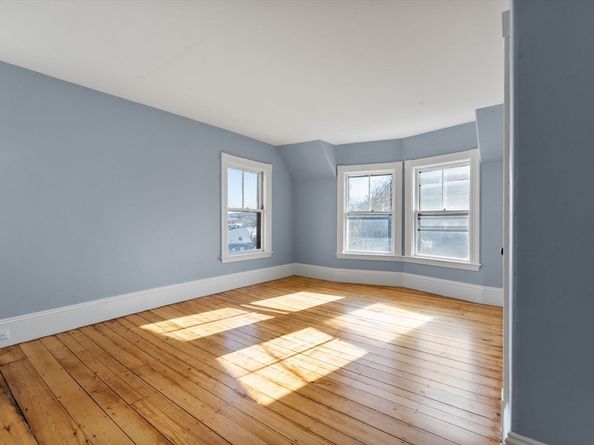 16 Pleasant St, Wakefield MA 01880