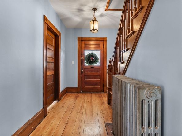 16 Pleasant St, Wakefield MA 01880