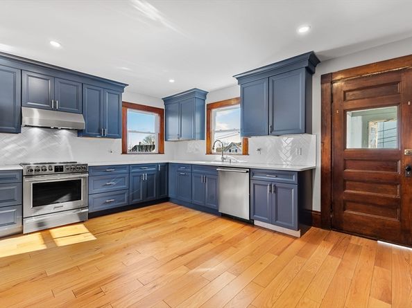 16 Pleasant St, Wakefield MA 01880