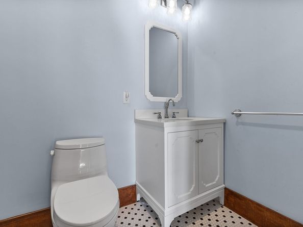 16 Pleasant St, Wakefield MA 01880