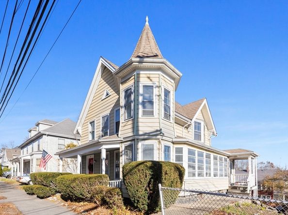 16 Pleasant St, Wakefield MA 01880