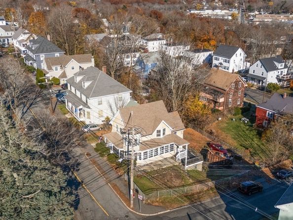 16 Pleasant St, Wakefield MA 01880