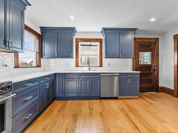 16 Pleasant St, Wakefield MA 01880