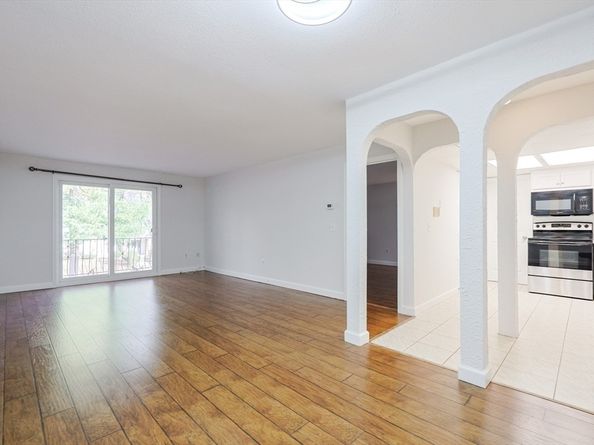 14 Shadowbrook Lane 30, Milford MA 01757