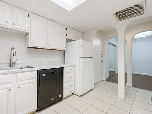 14 Shadowbrook Lane 30, Milford MA 01757