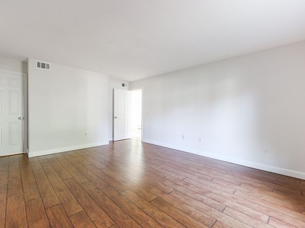 14 Shadowbrook Lane 30, Milford MA 01757