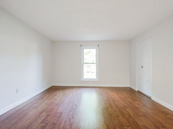 14 Shadowbrook Lane 30, Milford MA 01757