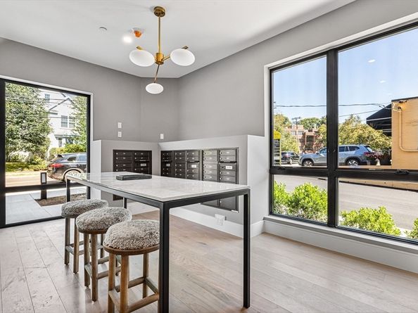 1114 Beacon St. 104, Newton MA 02641