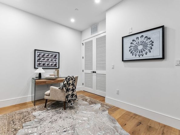 1114 Beacon St. 104, Newton MA 02641