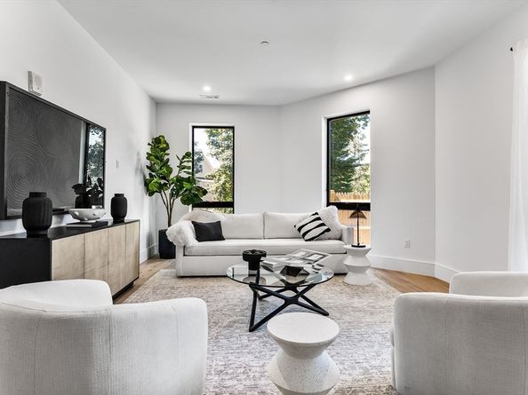 1114 Beacon St. 104, Newton MA 02641