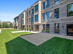 1114 Beacon St. 104, Newton MA 02641