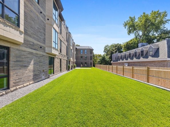 1114 Beacon St. 104, Newton MA 02641