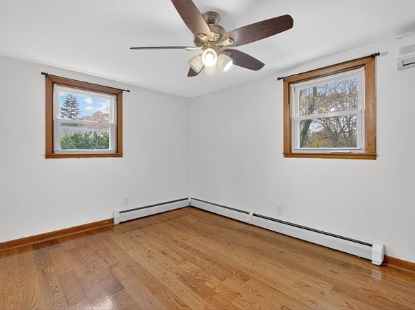 33 Isleboro St, Worcester MA 01606