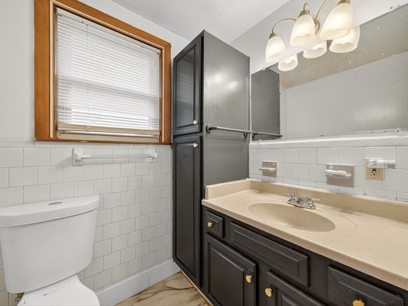 33 Isleboro St, Worcester MA 01606