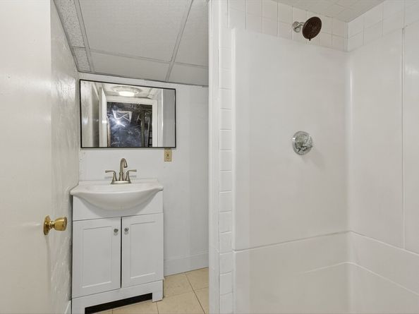 33 Isleboro St, Worcester MA 01606