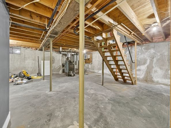 33 Isleboro St, Worcester MA 01606