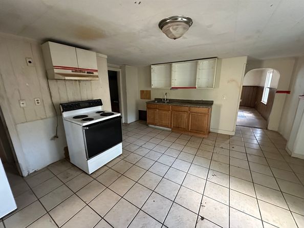 135 Elm St, Southbridge MA 01550