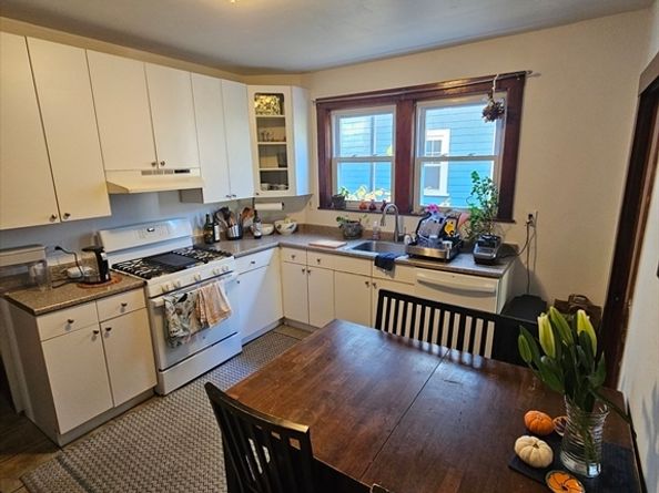 13 Roberts Rd, Cambridge MA 02138