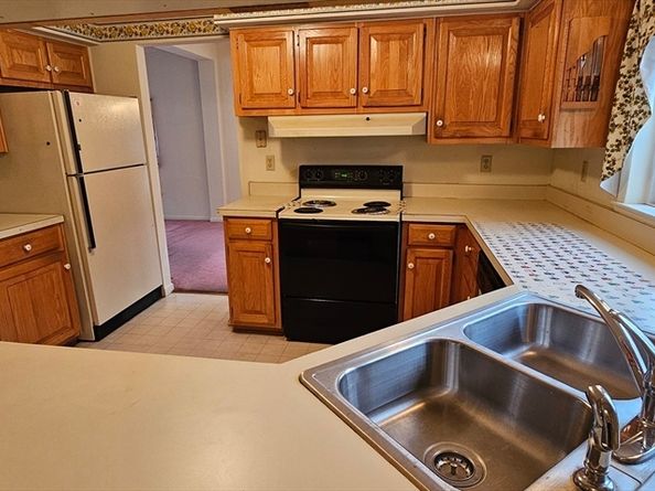 96 Trailwood Drive, Bridgewater MA 02324