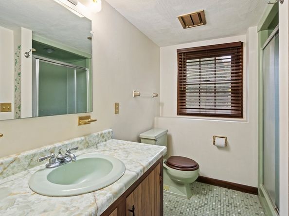 8 Hunter Circle, Shrewsbury MA 01545