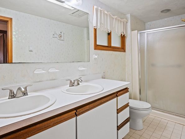 8 Hunter Circle, Shrewsbury MA 01545