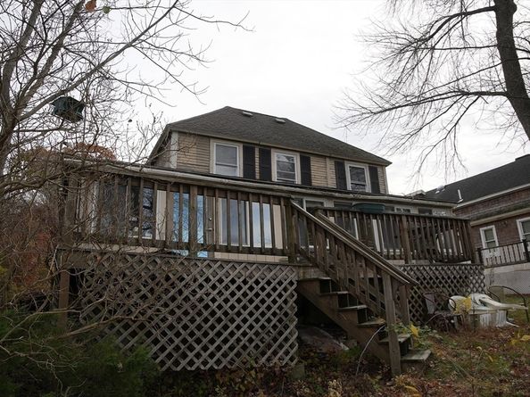 27 Taft Ave, Mendon MA 01756