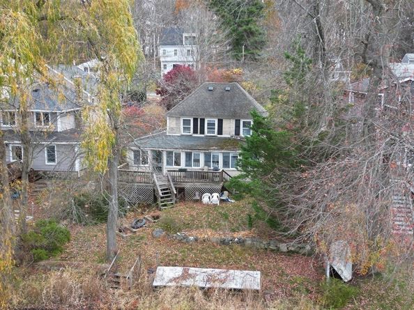 27 Taft Ave, Mendon MA 01756