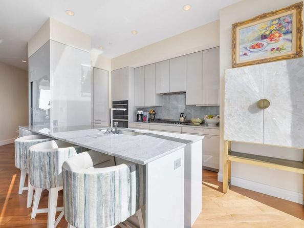 1 Dalton St 3205, Boston MA 02115